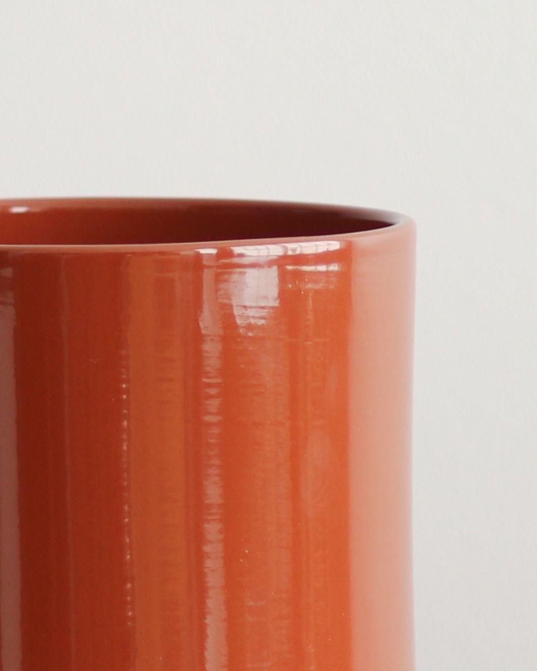 Discover gorgeously hand-dipped terracotta planters, high-fired and made to stand the test of time. Handcrafted by skilled artisans using fine Italian clay and designed for indoor and outdoor use. For ceramic or fiberglass planters, click here or here.