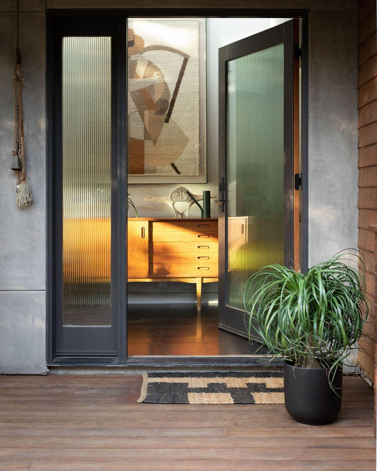 Ponytail Palm - Nouvelle Ceramic